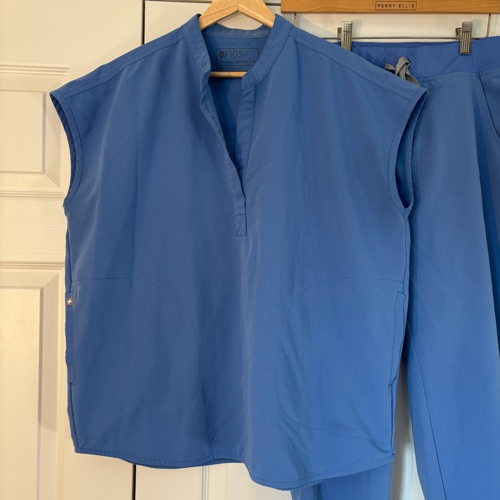 FIGS Ceil Blue Scrub Set M Rafaella Top High Waisted Zamora Joggers M/P Short - Picture 2 of 8